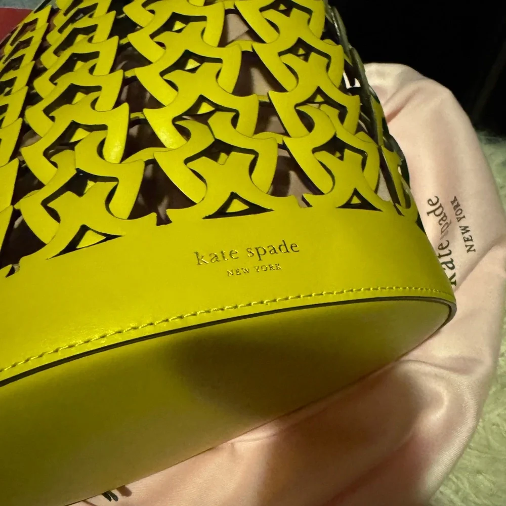 Authentic Kate Spade Yellow Dori Bucket LARGE - Picture 6 of 6